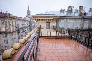 Апарт-отели 911 Apartments Khreshchatyk Киев Двухместный номер с 1 кроватью и террасой-10